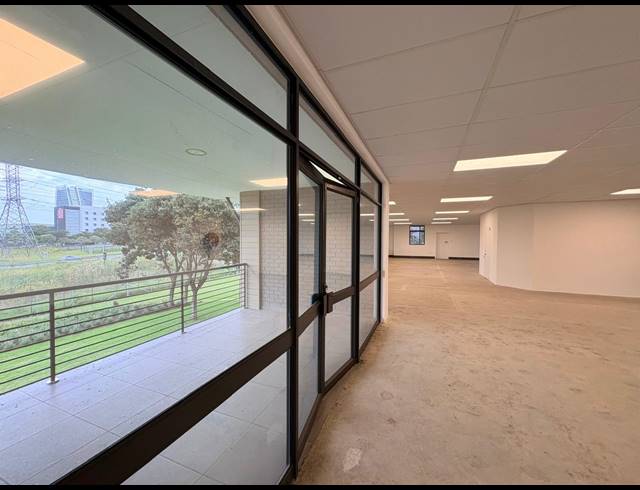 3,949M² OFFICE TO LET IN VORNA VALLEY